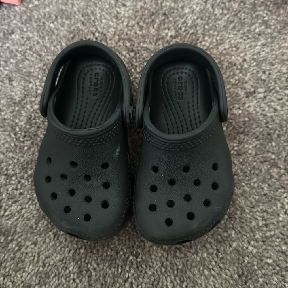 Baby crocs! Size c6 toddlers